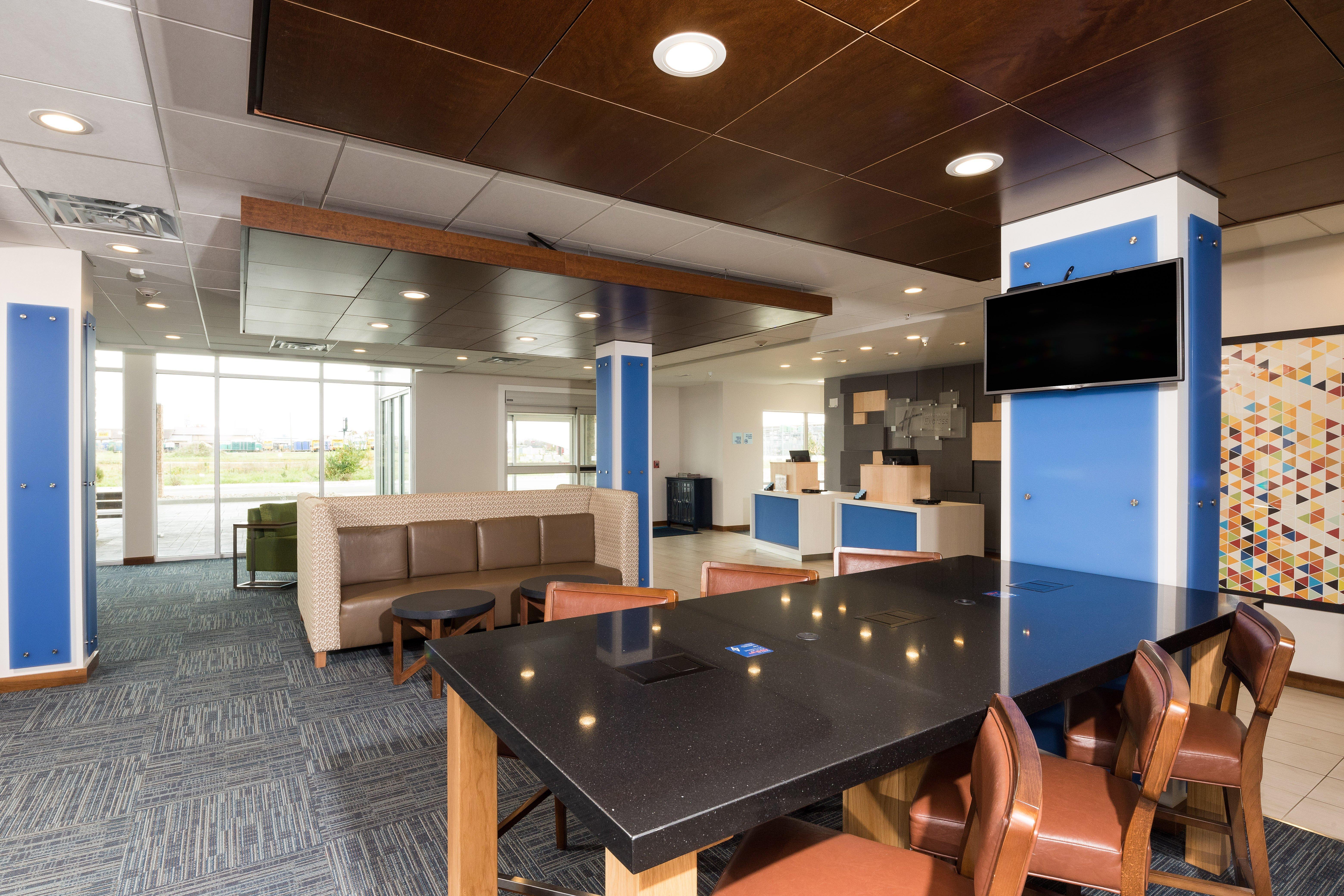 Holiday Inn Express & Suites - Auburn By Ihg Εξωτερικό φωτογραφία