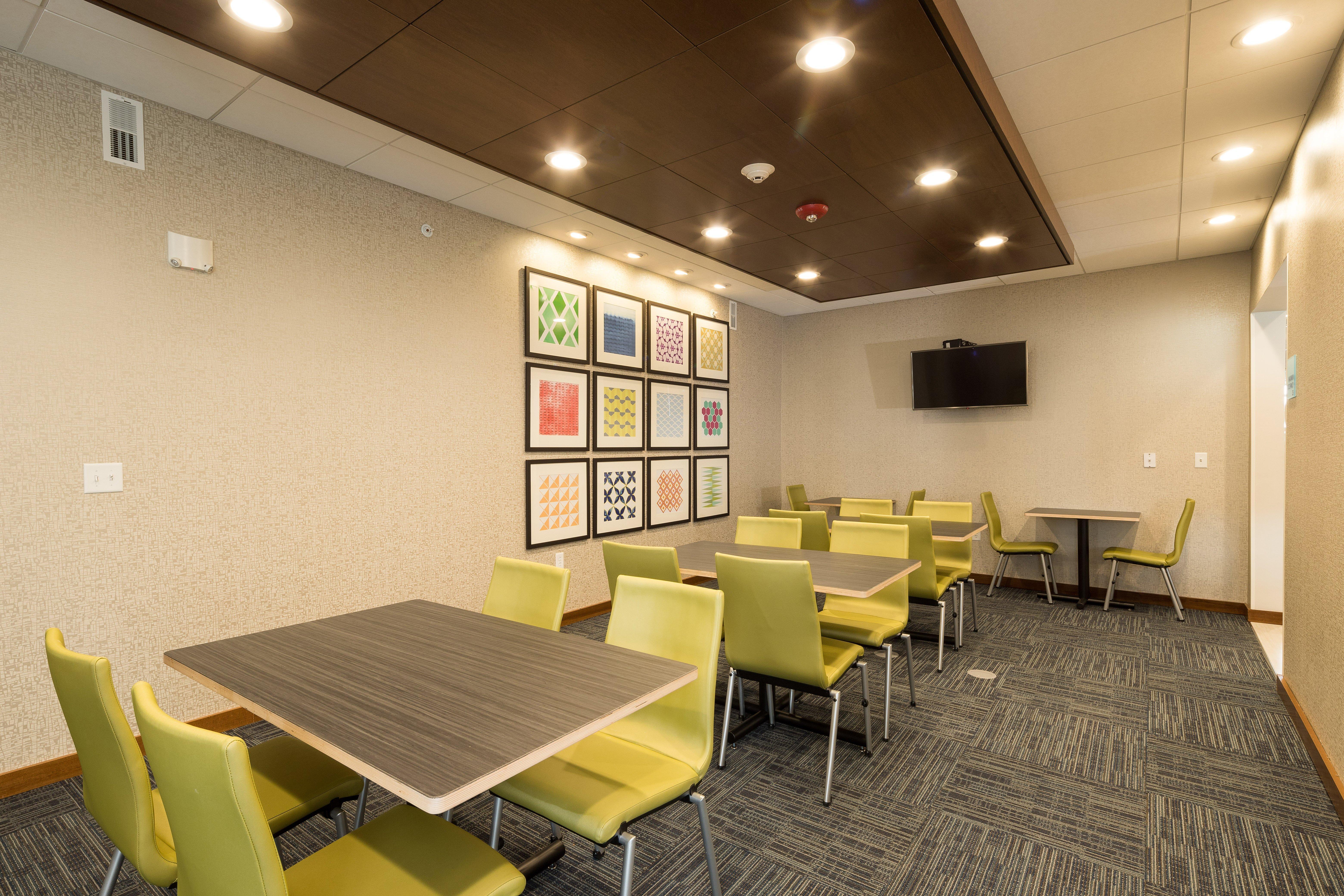 Holiday Inn Express & Suites - Auburn By Ihg Εξωτερικό φωτογραφία